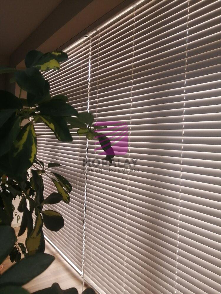 Taxta Jalüz pərdə (50 mm lik) motorlu